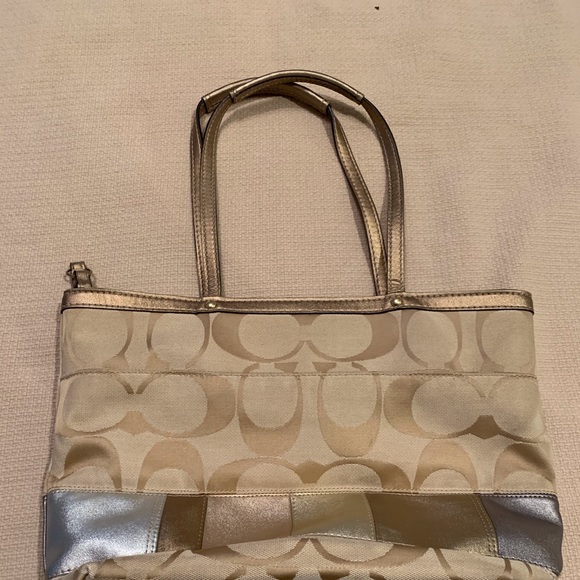 Coach Handbag - Picture 3 of 4
